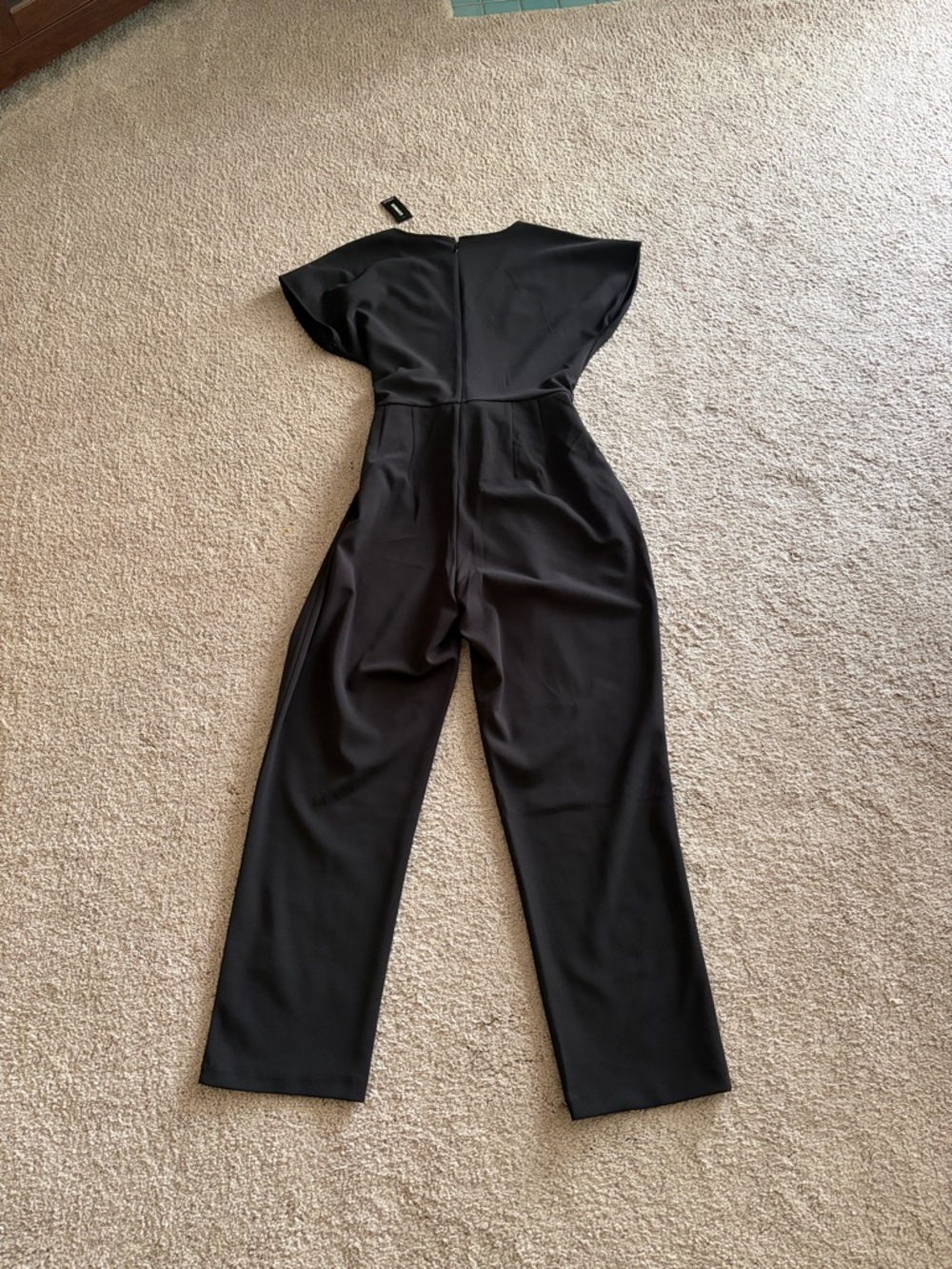 Express Black Women's V-Neck Belted Jumpsuit size M NWT - Picture 5 of 6